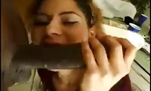 Latina MILF-ը ծծում  ...